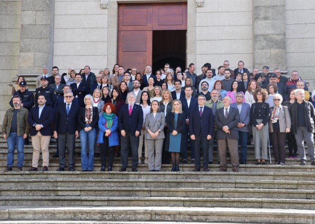 Minuto de silencio contra a violencia machista no Parlamento despois do asasinato dunha muller en Ribeira